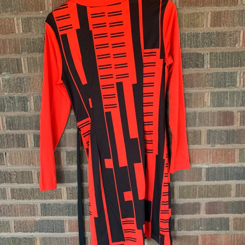 Geometric Style Tops - Picture 3 of 4
